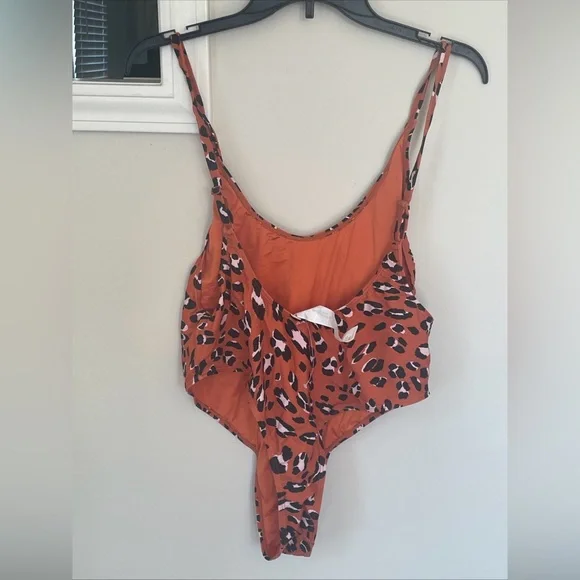 Fabletics Low Back High Cut Sides One Piece Animal Print Size XL NWOT - Picture 4 of 5